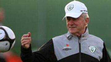 <b>PREDICA CON EL EJEMPLO. </b>Trapattoni, solidario con los irlandeses.