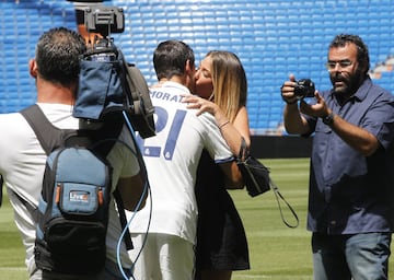 Álvaro Morata junto a su novia Alice Campello.