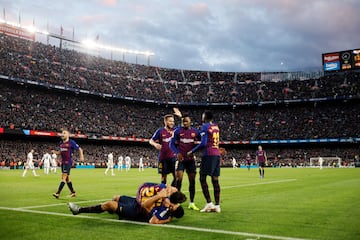 Barcelona-Real Madrid (5-1).
El Barcelonaa goleó al Madrid y decidió la suerte de Lopetegui. El equipo de Valverde salió mejor, sobrevivió a la reacción del Madrid y acabó dándose un festín.