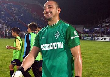 Jugó la Europa League con el Krylia Sovetov de Rusia, donde disputó dos partidos en la temporada 2005-2006.