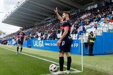 La Tribuna de Butarque cambiará sus asientos y pasará a ser de color azul. 