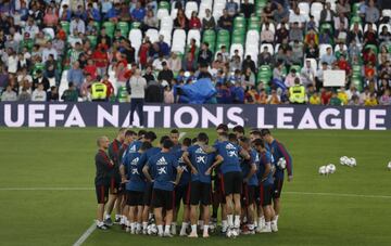 España se entrenó en el estadio Benito Villamarín