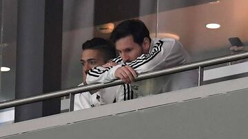 Messi en un palco del Wanda mientras Argentina jugaba con España.