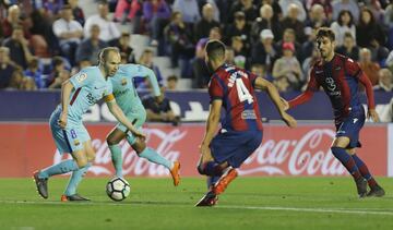 43 partidos consecutivos sin perder del Barcelona entre el 15 de abril de 2017 y el 09 de mayo de 2018. La racha termin el 13 de mayo de 2018 con una derrota ante el Levante.