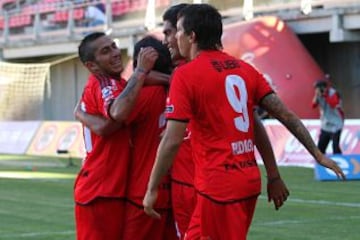 Ñublense se hizo fuerte en casa y derrotó por tres a uno a Huachipato que tiene nuevo entrenador.