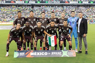 Mexico's player and Mexico's coach Jaime Lozano pose for pictures ahead of the international friendly football match between Brazil and Mexico at Kyle Field in College Station, Texas, on June 8, 2024. (Photo by Aric BECKER / AFP)