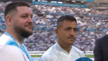 Alexis Sánchez recibe un premio muy especial en Marsella y el público reacciona así: ¡notable!