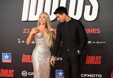 El actor Óscar Casas y la cantante Ana Mena durante el estreno de la película 'Ídolos'.
