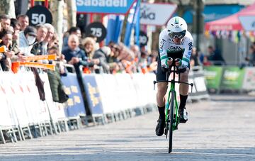 Ciclista español que debutó como profesional en 2008. Este 2022, con 38 años de edad, ha anunciado su retirada. En 2007 logró el segundo puesto en la Copa de España de Ciclismo. Ha ganado dos etapas reina una en la Vuelta a España y otra en el Giro de Italia. Fue décimo en dos ocasiones en el Giro de Italia en 2011 y 2012, y en la Vuelta a España consiguió una octava posición en 2015.