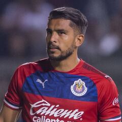 Chivas: Miguel Ponce involved in fracas with a fan at the airport