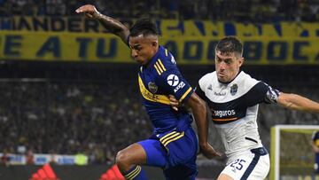 Sebasti&aacute;n Villa durante un partido con Boca Juniors.