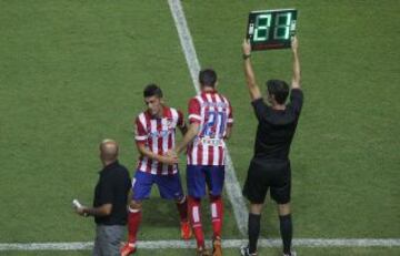 Sevilla - Atlético de Madrid. Sustitución de Villa por Leo Baptistao.