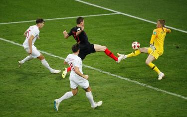 Prórroga. Jordan Pickford y Mario Mandzukic.
