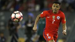 Sánchez sorprende y regresa a Chile tras cortas vacaciones