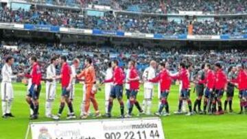 <b>ENCIERRO ARBITRAL. </b>Los navarros se crecieron tras el gol inicial del iraní Nekounam, pero Pérez Burrull abusó del débil con dos penaltis a Juanfran no señalados.