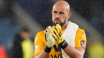 Pepe Reina, en un partido con el Aston Villa.