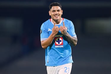 Tras partida de Giakoumakis, Cruz Azul registra nuevo delantero 