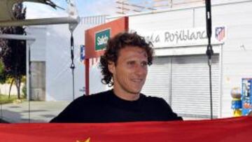 Forlán, bloqueado en Alemania por problemas de visado, en su viaje a China