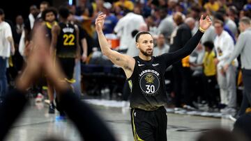 SAN FRANCISCO, CALIFORNIA - APRIL 20: Stephen Curry #30 of the Golden State Warriors reacts after he made a basket at the end of the first half against the Sacramento Kings during Game Three of the Western Conference First Round Playoffs at Chase Center on April 20, 2023 in San Francisco, California. NOTE TO USER: User expressly acknowledges and agrees that, by downloading and or using this photograph, User is consenting to the terms and conditions of the Getty Images License Agreement. Ezra Shaw/Getty Images/AFP (Photo by EZRA SHAW / GETTY IMAGES NORTH AMERICA / Getty Images via AFP)