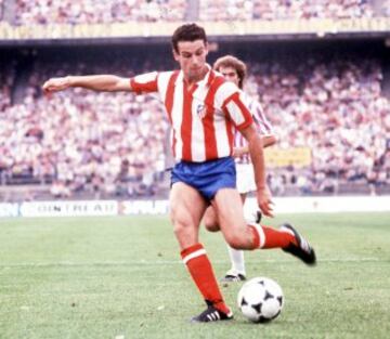Jugó con el Atlético de Madrid  desde 1977 a 1982