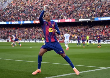  Apareció Raphinha, pisando línea de fondo para sacarse un gran pase atrás, conectando con un Lamine Yamal que soltó un zurdazo potente y alto, imparable para un Sivera que ya estaba prácticamente vencido.