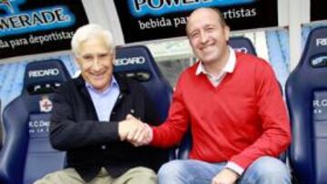 <b>UN BANQUILLO Y DOS ILUSTRES. </b>Lotina iguala el sábado a Arsenio en partidos en Primera y visitaron Riazor para celebrarlo.