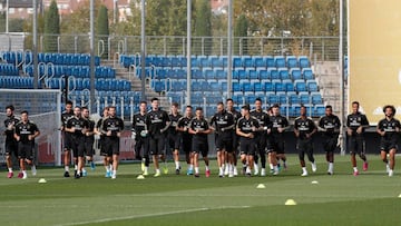 El Madrid realiz&oacute; el primer entrenamiento antes de recibir a Osasuna. En la imagen se ve a Isco y a Marcelo correr con el resto de sus compa&ntilde;eros.