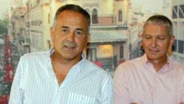 <b>SATISFECHOS. </b>Gordillo y Gómez Porrúa hicieron una valoración positiva en la Fundación Heliópolis.