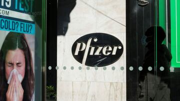 El consejero delegado de Pfizer, Albert Bourla, vendi&oacute; el 62 % de sus acciones de la compa&ntilde;&iacute;a por valor de 5,6 millones de d&oacute;lares este lunes, el mismo d&iacute;a que la farmac&eacute;utica divulg&oacute; los resultados prelimi
