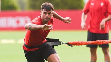 29-07-25. DIEGO SÁNCHEZ, EN EL ENTRENAMIENTO DEL SPORTING EN MAREO.