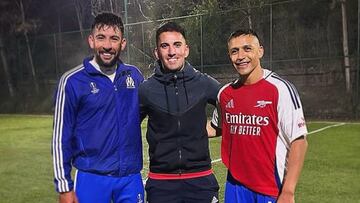 Isla vuelve a Chile y revela los mensajes que le enviaron Alexis y Bravo tras firmar en Colo Colo