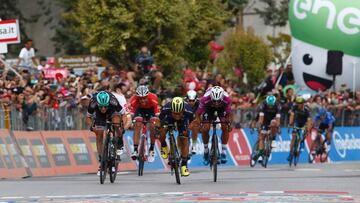 Llegada al sprint en la séptima etapa del Giro de Italia