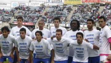 Los jugadores del Getafe homenajean a Mario antes del inicio del partido