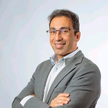 Director de Ventas del Estadi. Renunció a su cargo de Director de ventas del Estadi, Tour, Hospitality y Ticketing por discrepancias con la junta directiva.
