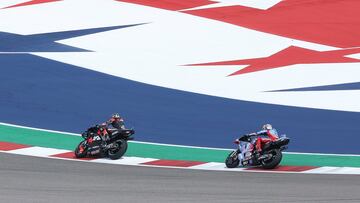 Maverick rodando por delante de Márquez en el esprint de COTA.