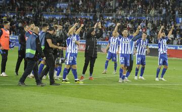 El Alavés celebra la victoria por 1-0 ante el Real Madrid. 