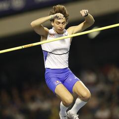 Duplantis sigue asaltando el cielo y Hassan arrasa