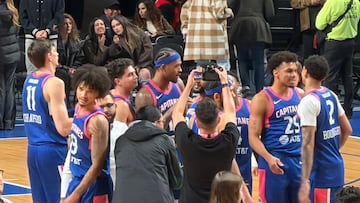 Imagen de jugadores de Capitanes CDMX con uniformes azules en la NBA G League.