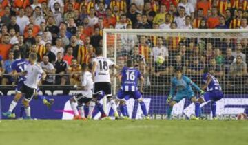 1-1. Negredo anotó el gol del empate.