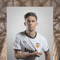Así son las nuevas equipaciones del Valencia para la 20-21