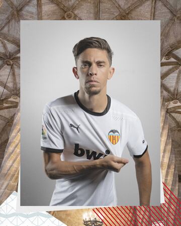 El club ha presentado los tres nuevos uniformes para la próxima temporada. El primero, clásico, será blanco con detalles negros, el segundo, naranja; y el tercero, azul celeste y gris.