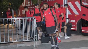 Thomas Partey, Morata y Marcos Llorente a su llegada al hotel de concentración en Nueva York.