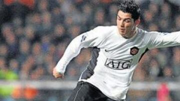 <b>EN LA CUMBRE. </b>Cristiano Ronaldo es ahora mismo el jugador más halagado de Europa y el más reconocido por el fútbol que practica.