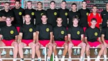 <b>JUVENTUD. </b>La primera plantilla y varios juveniles del Pinto.