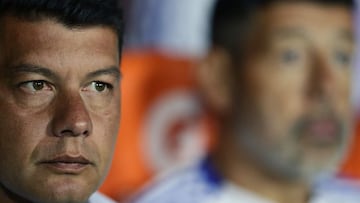 Boca Juniors&#039; team coach Sebastian Battaglia (L) watches next to his assistant Juan Krupoviesa, an Argentine Professional Football League match against Colon at La Bombonera stadium in Buenos Aires, on February 13, 2022. (Photo by ALEJANDRO PAGNI / A