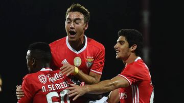 Mitroglou y Pizzi ponen al Benfica líder en Portugal