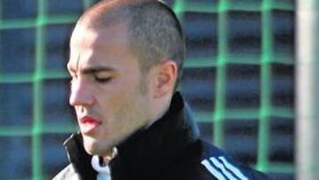 <b>MADRIDISTA. </b>Cannavaro quiere seguir vistiendo la 'blanca'.