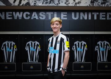 Anthony Gordon se ha convertido en uno de los mayores proyectos del Newcastle United a largo plazo. El fichaje ha tenido un coste de 45,60 millones de euros. “Desde que me enteré del interés, siempre estuve convencido de que el Newcastle era para mí”, afirmó el futbolista.