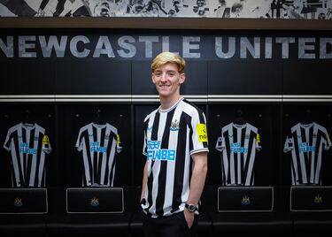 Anthony Gordon se ha convertido en uno de los mayores proyectos del Newcastle United a largo plazo. El fichaje ha tenido un coste de 45,60 millones de euros. “Desde que me enteré del interés, siempre estuve convencido de que el Newcastle era para mí”, afirmó el futbolista.