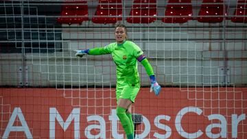 Sandra Paños paró dos penaltis ante el Benfica.